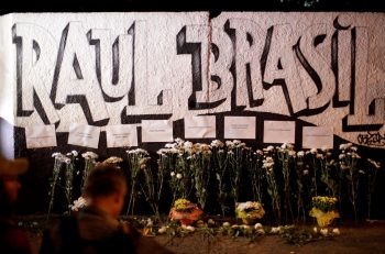 Homenagens às vítimas do tiroteio na escola Raul Brasil, em Suzano, São Paulo.